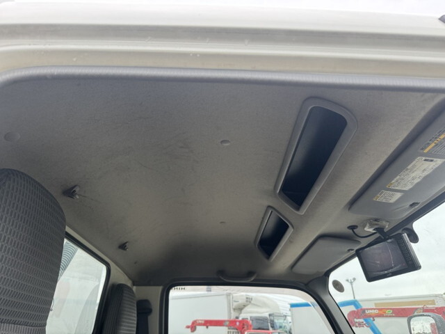 日野デュトロボトルバン小型（2t・3t）[写真13]