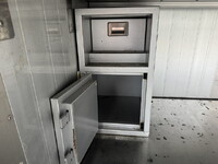 日野デュトロボトルバン小型（2t・3t）[写真10]