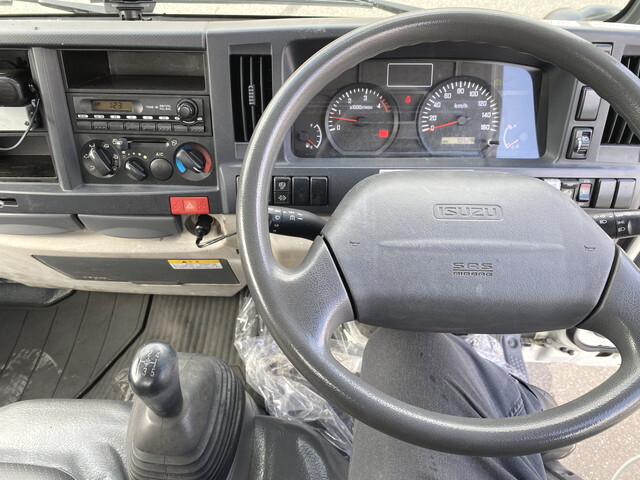 いすゞエルフ平ボディ小型（2t・3t）[写真12]