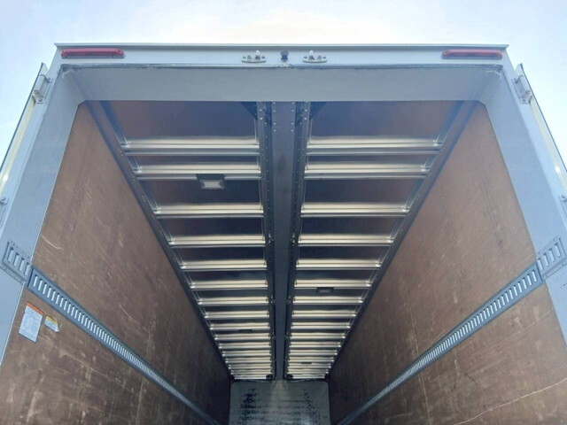 いすゞギガアルミウイング大型（10t）[写真11]