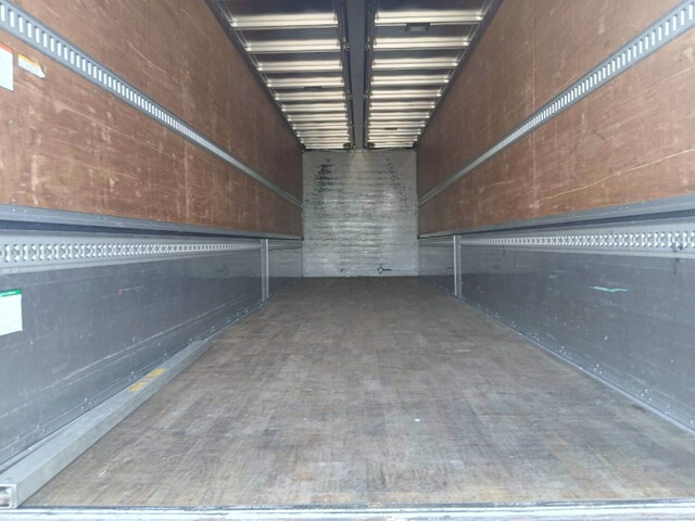 いすゞギガアルミウイング大型（10t）[写真12]