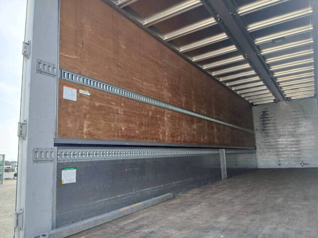 いすゞギガアルミウイング大型（10t）[写真14]