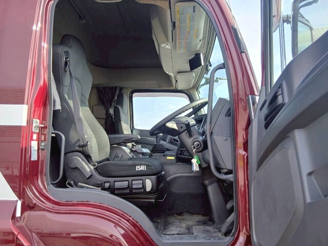 いすゞギガアルミウイング大型（10t）[写真16]