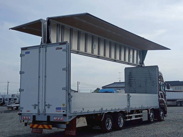 いすゞギガアルミウイング大型（10t）[写真02]