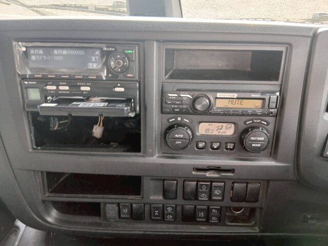 いすゞギガアルミウイング大型（10t）[写真22]