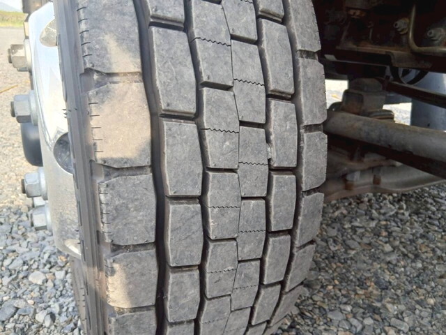 いすゞギガアルミウイング大型（10t）[写真40]