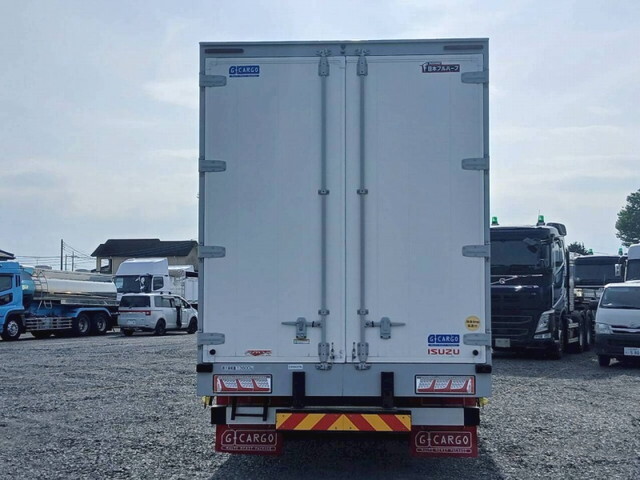 いすゞギガアルミウイング大型（10t）[写真05]