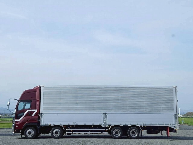 いすゞギガアルミウイング大型（10t）[写真06]