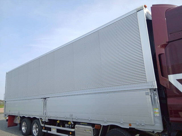 いすゞギガアルミウイング大型（10t）[写真07]