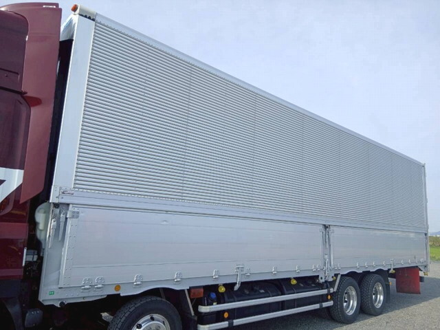 いすゞギガアルミウイング大型（10t）[写真08]