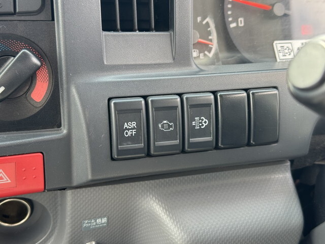 いすゞエルフクレーン3段小型（2t・3t）[写真26]