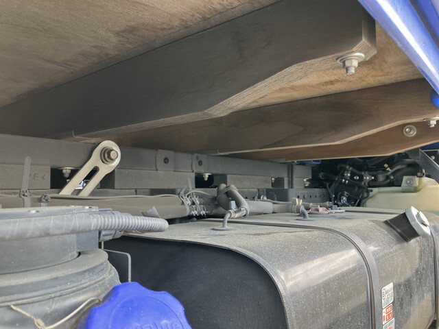 いすゞエルフ平ボディ小型（2t・3t）[写真23]