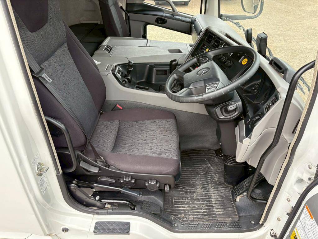 三菱ふそうスーパーグレートダンプ大型（10t）[写真20]