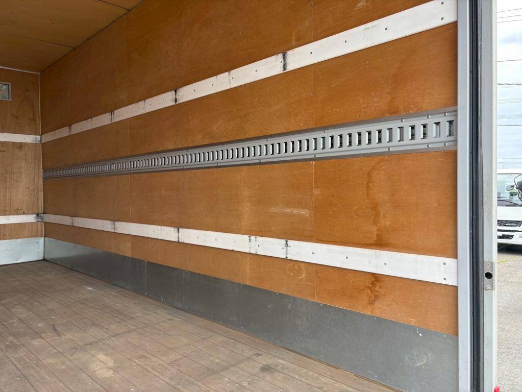 いすゞエルフアルミバン小型（2t・3t）[写真10]