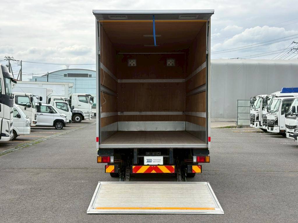 いすゞエルフアルミバン小型（2t・3t）[写真11]