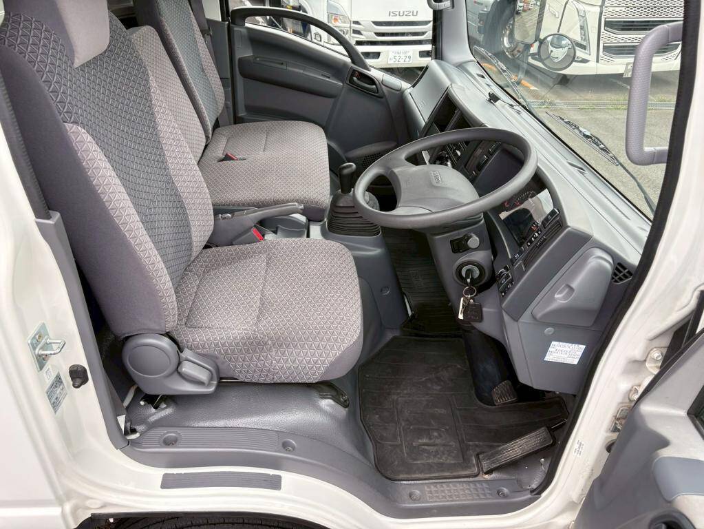 いすゞエルフアルミバン小型（2t・3t）[写真20]