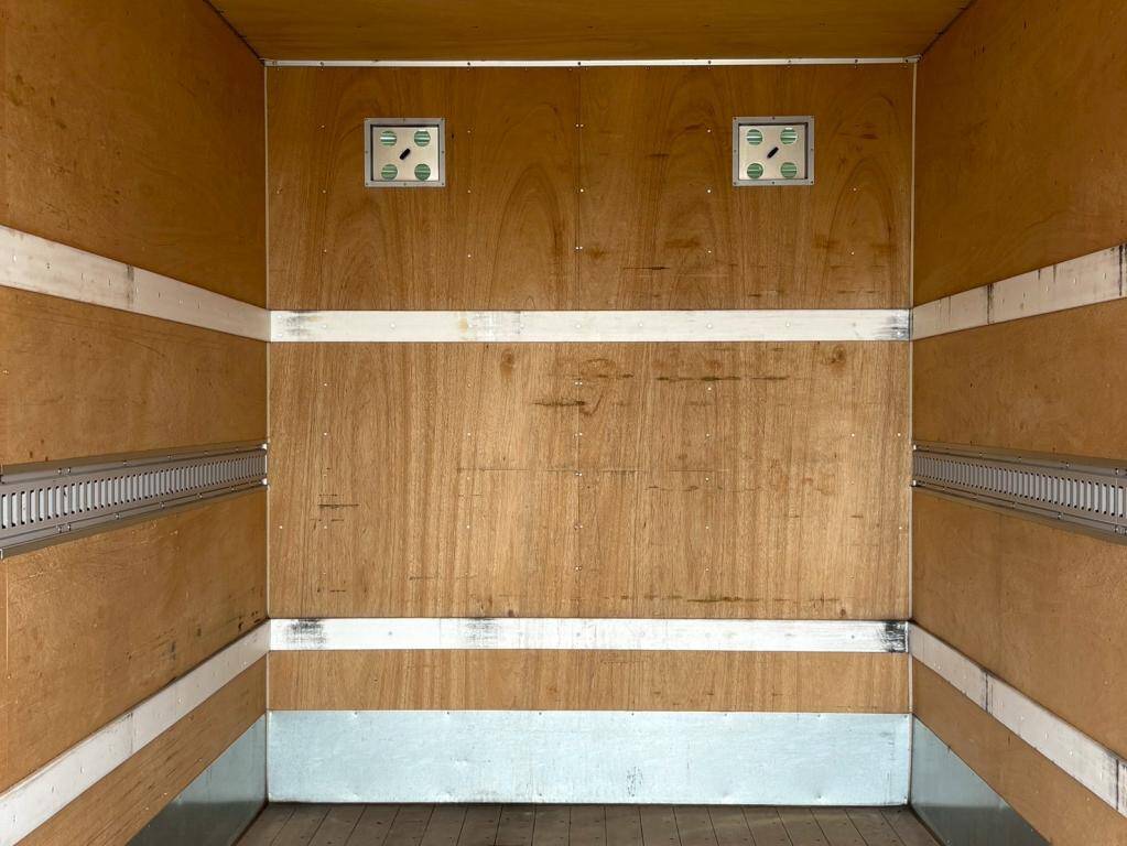 いすゞエルフアルミバン小型（2t・3t）[写真07]