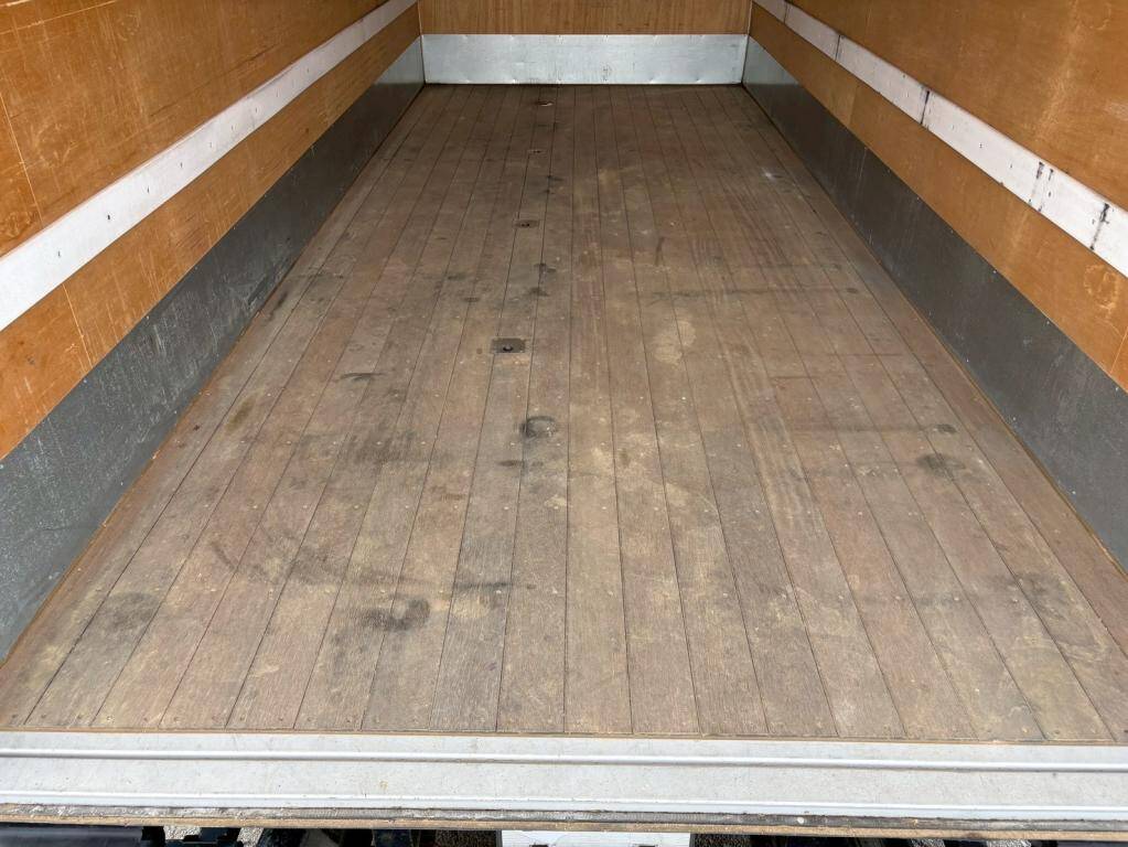 いすゞエルフアルミバン小型（2t・3t）[写真08]