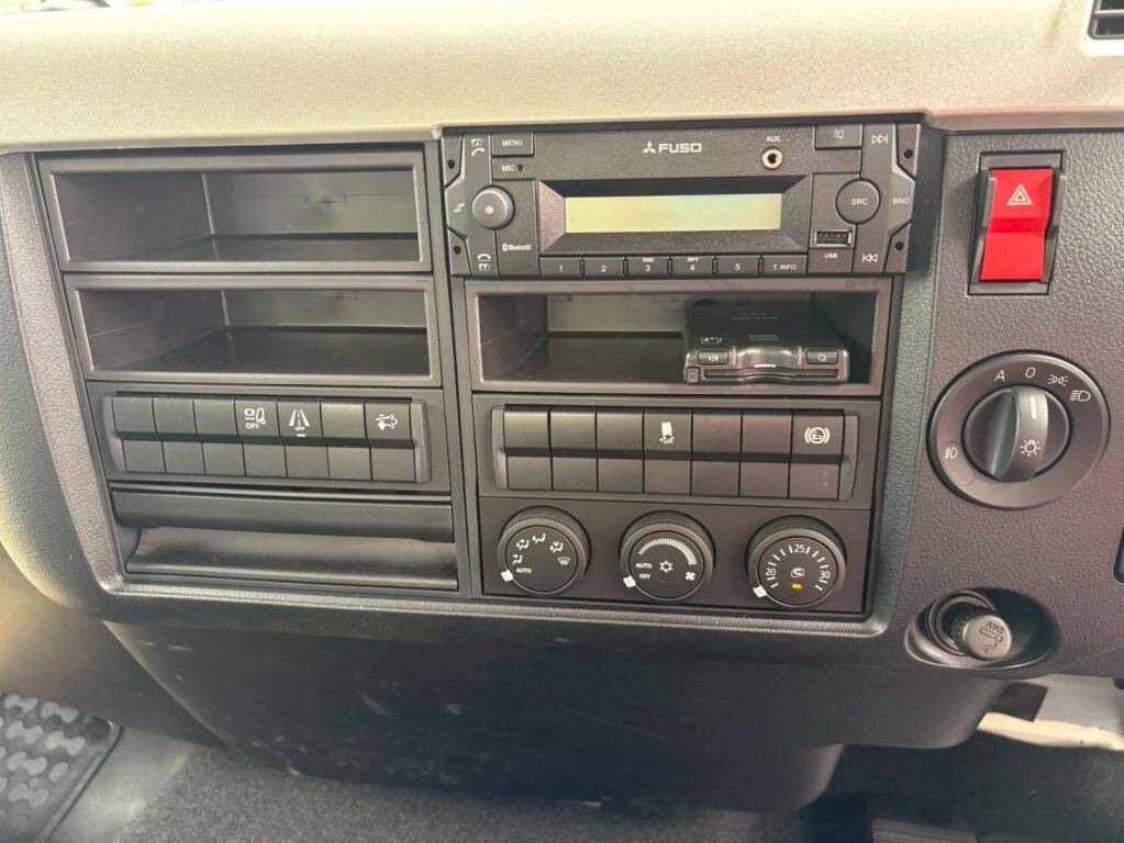 三菱ふそうファイターアルミブロック中型（4t）[写真18]