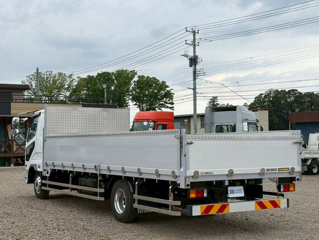 三菱ふそうファイターアルミブロック中型（4t）[写真02]