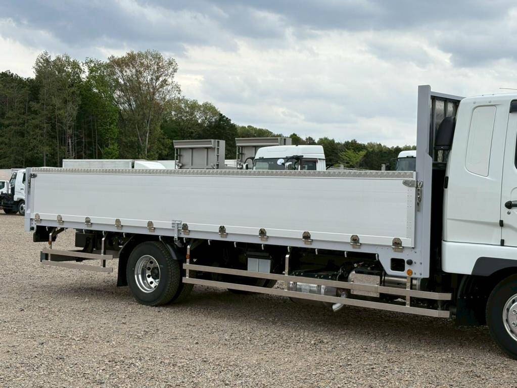 三菱ふそうファイターアルミブロック中型（4t）[写真04]