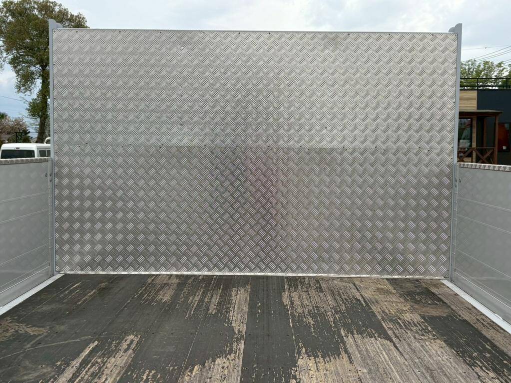 三菱ふそうファイターアルミブロック中型（4t）[写真05]