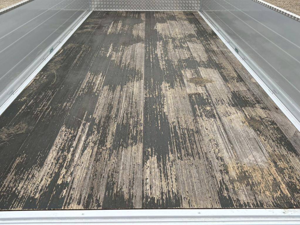 三菱ふそうファイターアルミブロック中型（4t）[写真06]