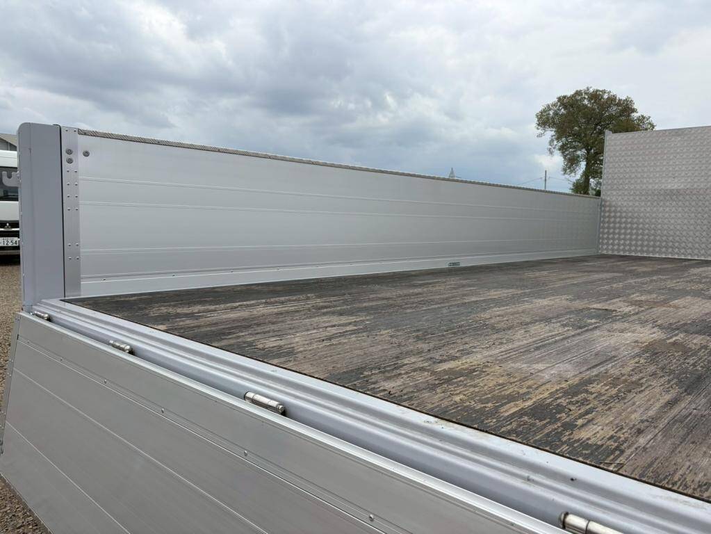 三菱ふそうファイターアルミブロック中型（4t）[写真07]