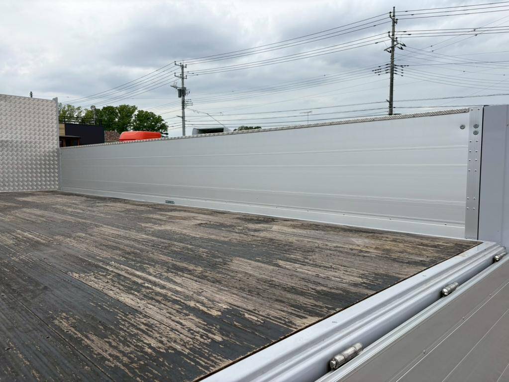 三菱ふそうファイターアルミブロック中型（4t）[写真08]