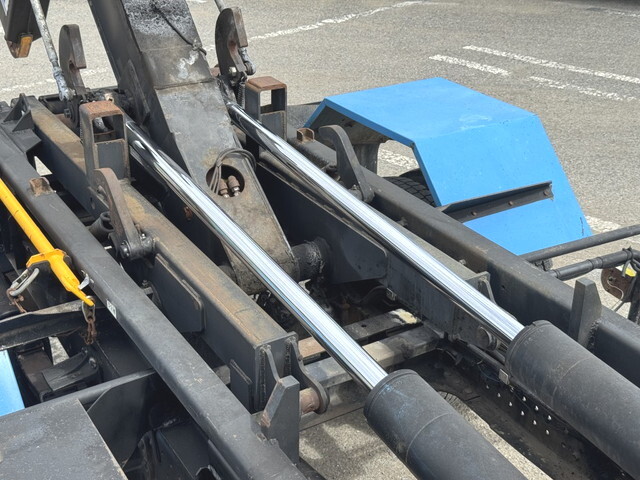 いすゞフォワードコンテナ専用車中型（4t）[写真28]