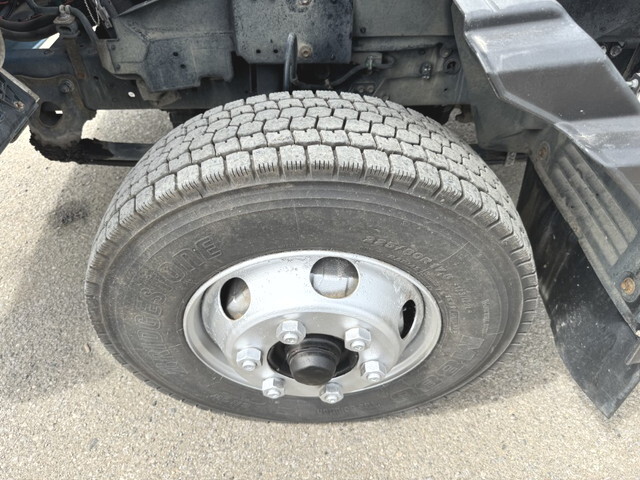 いすゞフォワードコンテナ専用車中型（4t）[写真32]