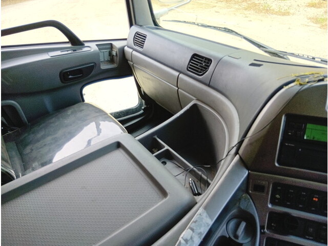 UDトラックスクオン冷凍車（冷蔵車）大型（10t）[写真26]