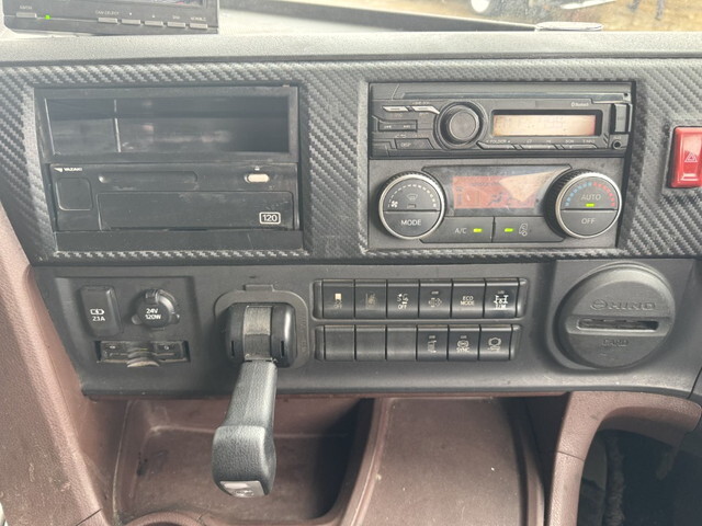 日野プロフィアコンテナ専用車大型（10t）[写真31]