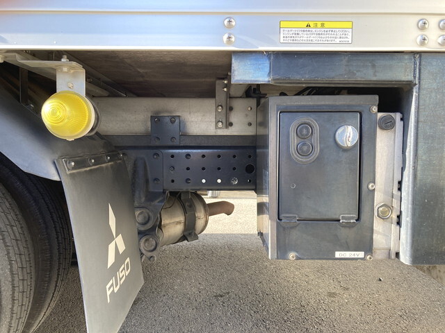 三菱ふそうキャンターアルミバン小型（2t・3t）[写真10]