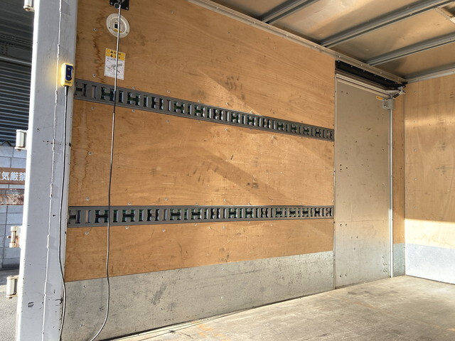 三菱ふそうキャンターアルミバン小型（2t・3t）[写真22]