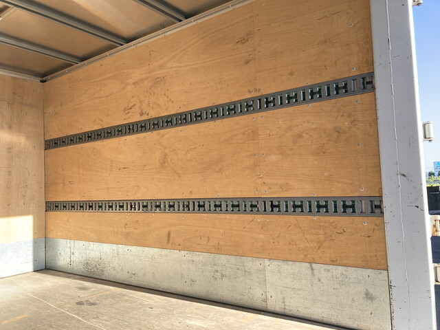 三菱ふそうキャンターアルミバン小型（2t・3t）[写真23]