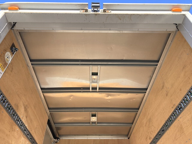 三菱ふそうキャンターアルミバン小型（2t・3t）[写真25]