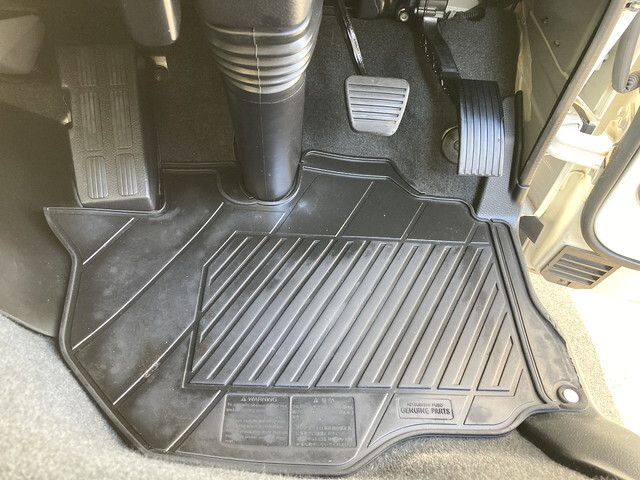 三菱ふそうキャンターアルミバン小型（2t・3t）[写真36]