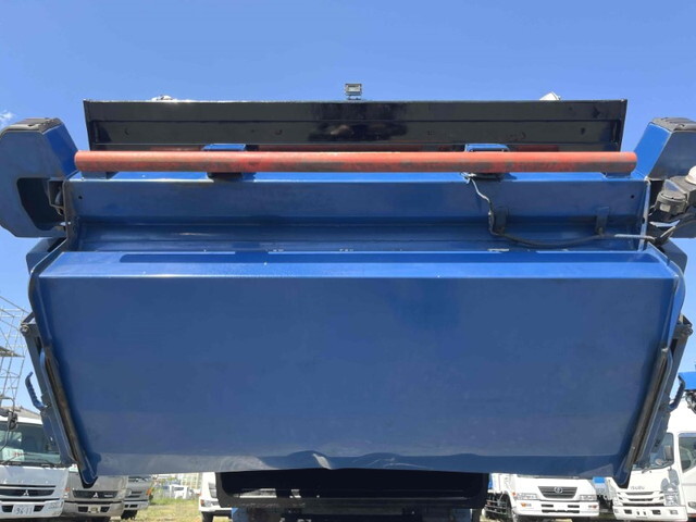 いすゞエルフパッカー車（塵芥車）小型（2t・3t）[写真14]