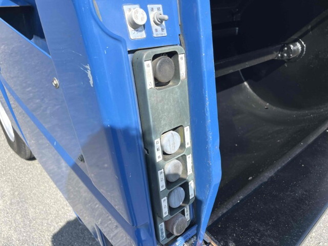 いすゞエルフパッカー車（塵芥車）小型（2t・3t）[写真23]