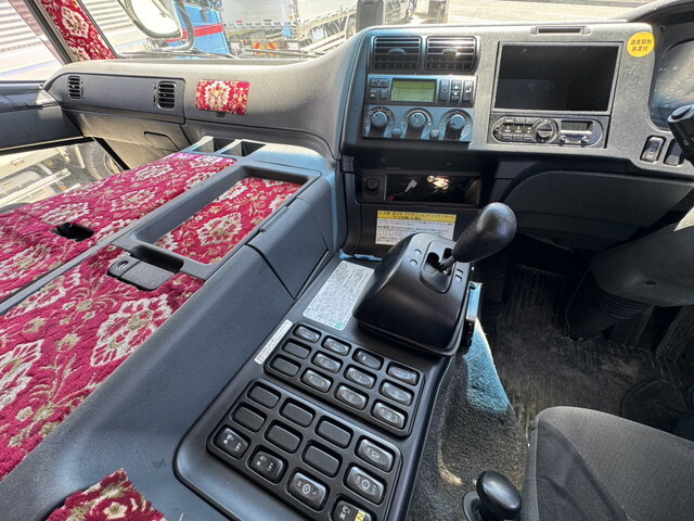 三菱ふそうスーパーグレート冷凍車（冷蔵車）大型（10t）[写真13]