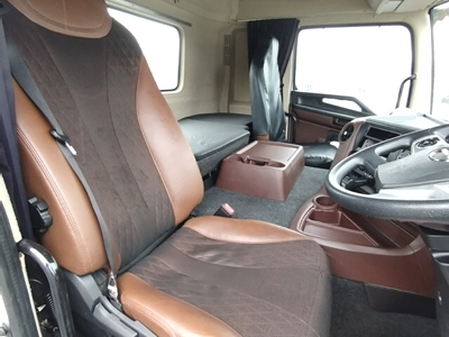 日野プロフィアトレーラーヘッド（トラクターヘッド）大型（10t）[写真21]