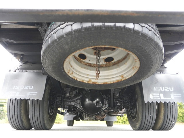 いすゞエルフ平ボディ小型（2t・3t）[写真11]