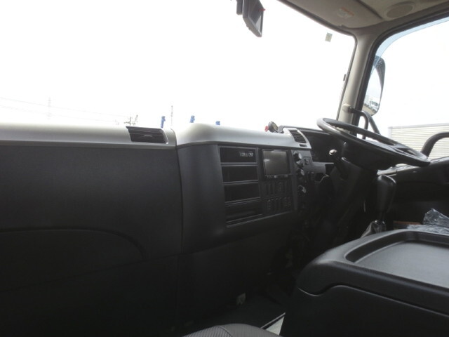 三菱ふそうファイター平ボディ中型（4t）[写真12]