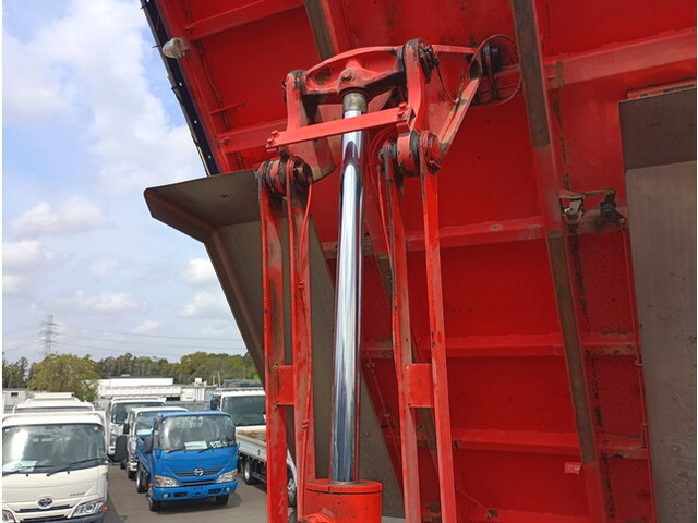 三菱ふそうスーパーグレートダンプ大型（10t）[写真10]