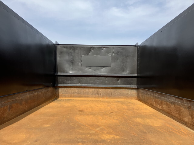 UDトラックスコンドル深ダンプ（土砂禁ダンプ）中型（4t）[写真11]