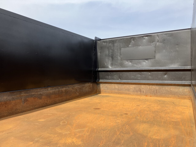 UDトラックスコンドル深ダンプ（土砂禁ダンプ）中型（4t）[写真13]