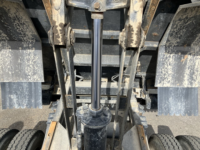 UDトラックスコンドル深ダンプ（土砂禁ダンプ）中型（4t）[写真19]