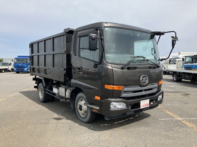 UDトラックスコンドル深ダンプ（土砂禁ダンプ）中型（4t）[写真03]