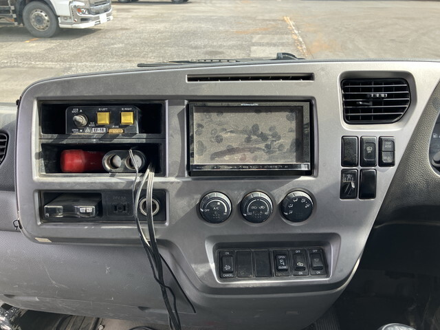 UDトラックスコンドル深ダンプ（土砂禁ダンプ）中型（4t）[写真36]